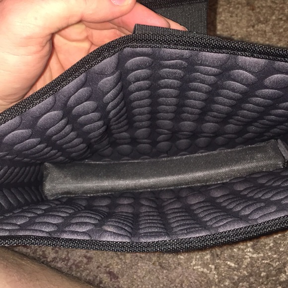 TUMI COMPUTER CASE - Picture 2 of 3